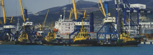 Ammonia cracking facility at European port terminal converting imported green ammonia back into hydrogen for industrial consumers