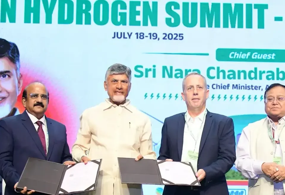 Yamna Chief Development Officer Gal Bogin signing MoU with NREDCAP Government of Andhra Pradesh green hydrogen ammonia project Krishnapatnam Port Green Hydrogen Summit July 2025